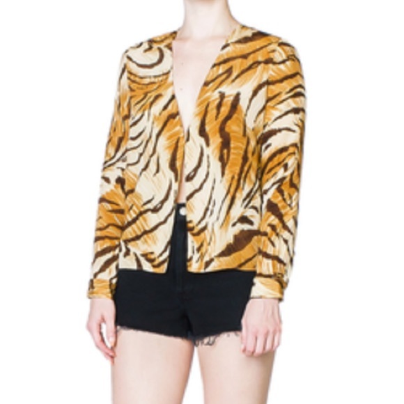 Tops - CIAOLUCIA sleeve top with a deep v-neckline